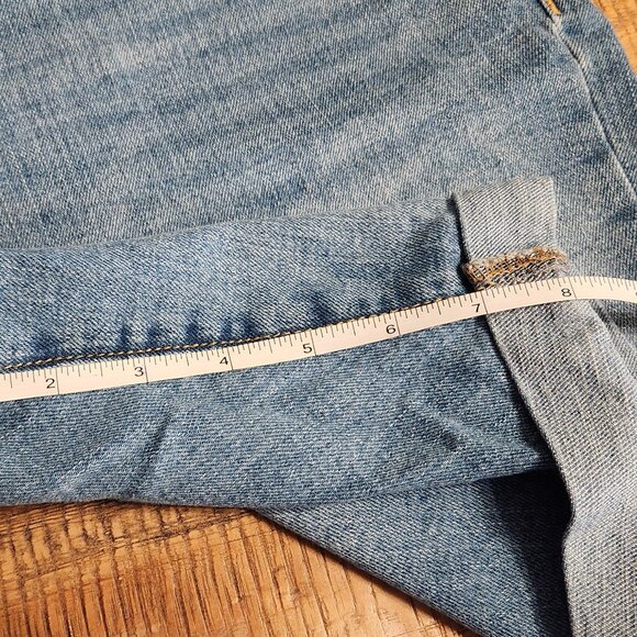 Old Navy Women's Distressed Jean Short Size 14 EUC - Picture 11 of 12